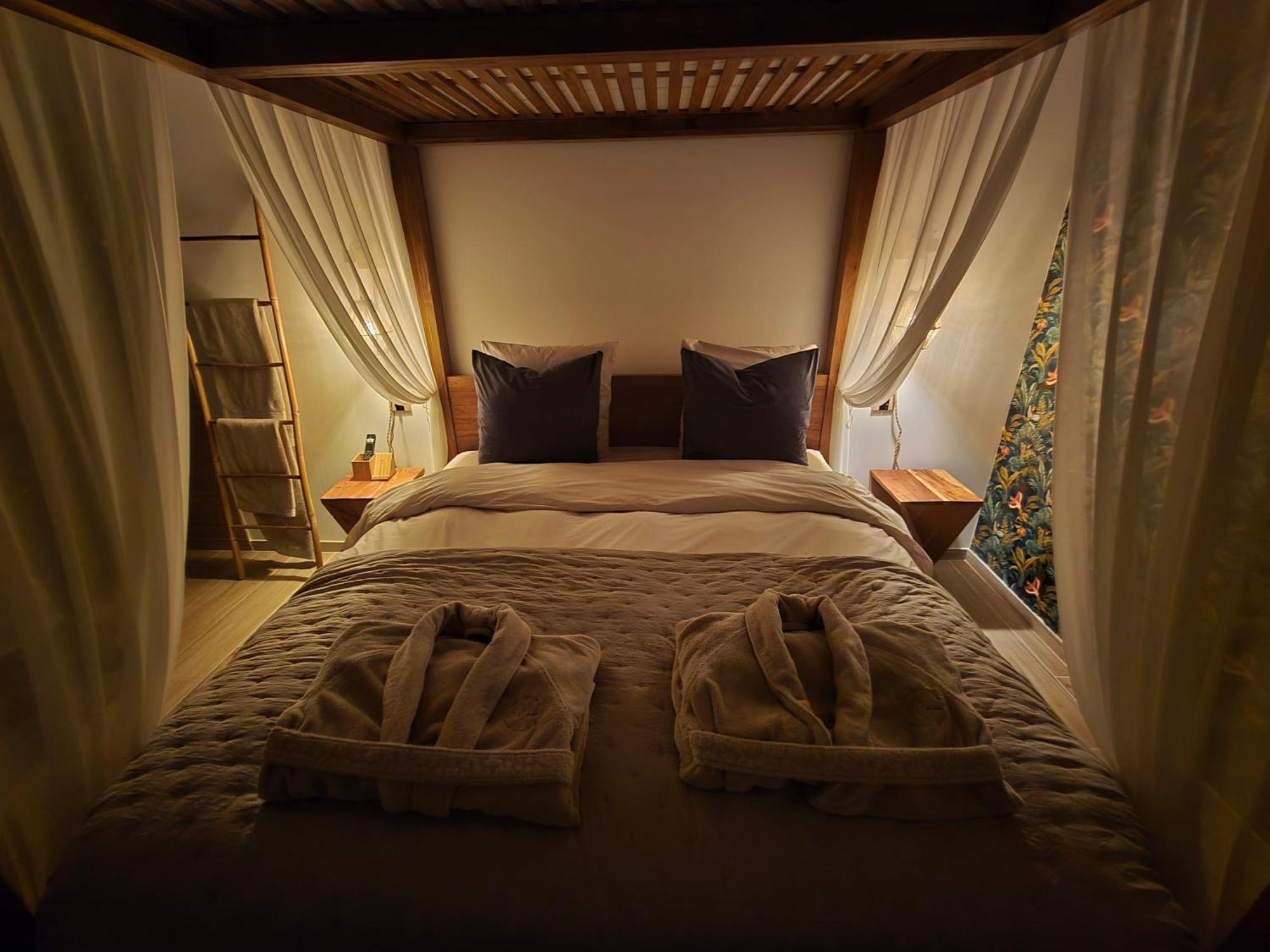Le Cocoon - Jacuzzi, Sauna Et Piscine Privee Carpentras Eksteriør billede
